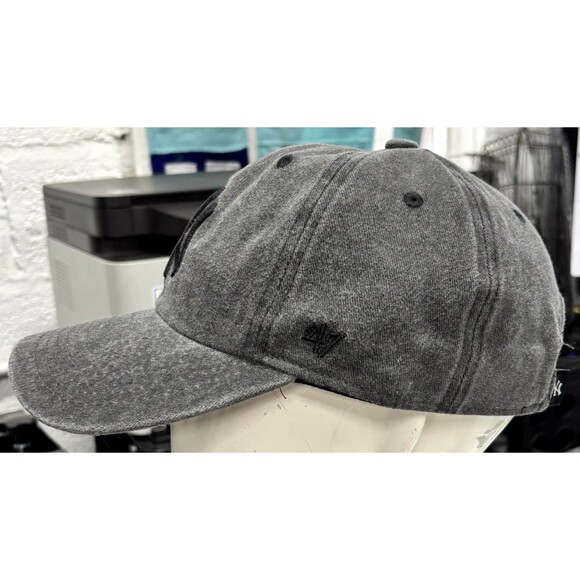 New York Yankees Hat Cap Strap Back 47 Brand Black on Black Out NY Logo NWT - Picture 2 of 8